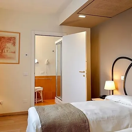 Crichelon Hotel