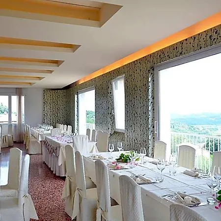 Crichelon Hotel